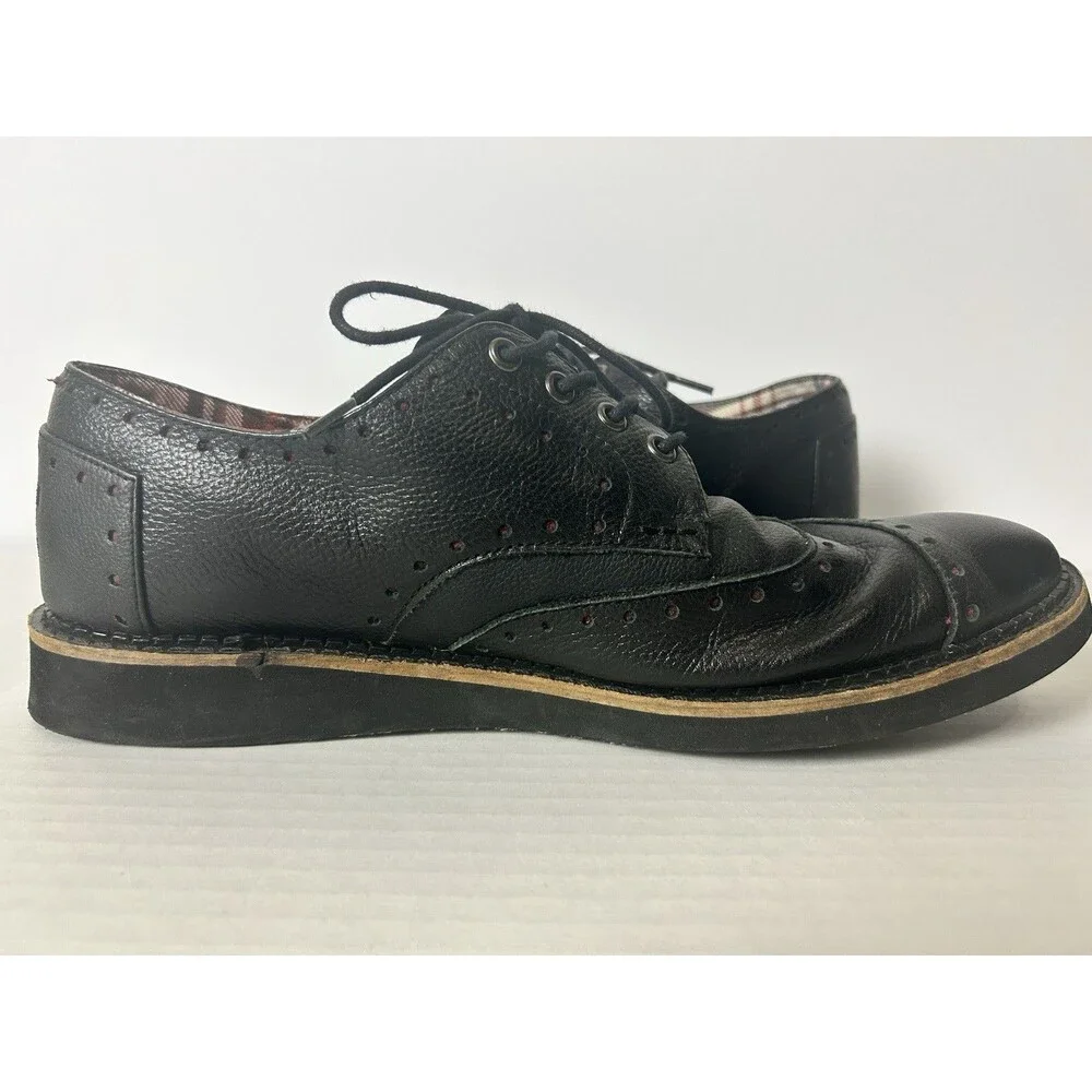 TOMS Men's Brogue Oxford Black Pebbled Leather Plaid Lining Wingtip Size 11.5